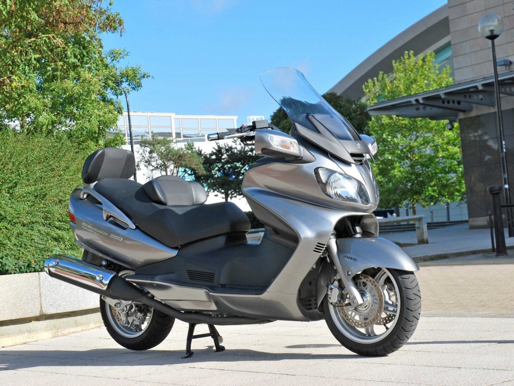 Фото скутера Suzuki Burgman 650 Executive